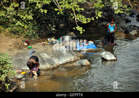 Togo, Umgebung von Lomè, waschen im Fluss Stockfoto