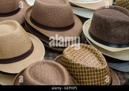 Hüte in der zu Fuß Straßenmarkt in Chiangmai, Thailand. Stockfoto