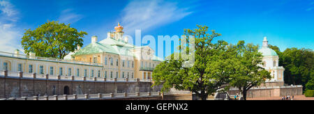 LOMONOSOV, Russland - 20. August 2014: Panorama des Grand Menschikow-Palast, Palast und Park-Ensemble Oranienbaum, Russland Stockfoto