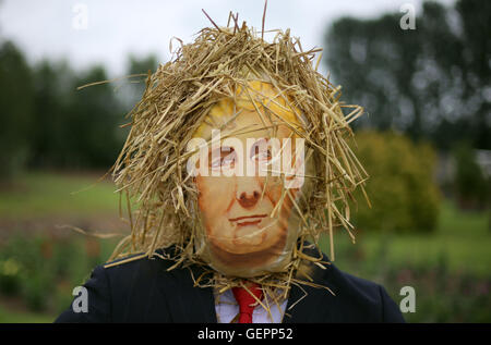 Eine Vogelscheuche mit dem Titel Trumpf von uns Präsidentschaftskandidat Donald Trump am Durrow Scarecrow Festival, das alljährlich in Durrow, Co. Laois, Irland stattfindet. Stockfoto