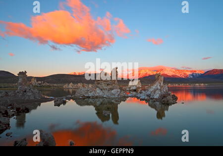 Geographie / Reisen, USA, California, Sand Tuffstein, Marine Beach, Mono Lake, östliche Sierra, Sonnenaufgang, Stockfoto