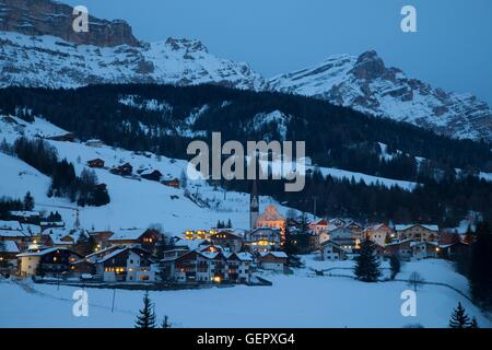 Geographie / Reisen, Italien, Südtirol, Abtei (Badia), Gadertal (Val Badia, Gader Tal), Dolomiten, Naturpark Fanes-Sennes-Prags, St. Leonhard Stockfoto