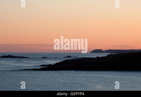 Sonnenuntergang über West und East Burra aus in der Nähe von Papil, Mainland, Shetland Islands, Schottland, UK Stockfoto