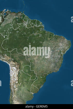 Satelliten-Ansicht der östlichen Südamerika (mit Ländergrenzen). Das Bild zeigt Venezuela, Guyana, Suriname, Französisch-Guayana, Brasilien, Bolivien, Paraguay und Uruguay. Dieses Bild wurde aus Daten von Landsat-Satelliten erworben erstellt. Stockfoto