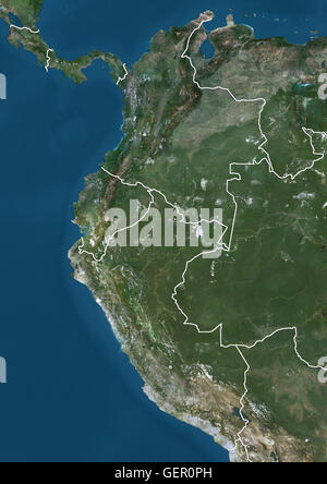 Satellitenansicht von Kolumbien, Ecuador und Peru (mit Ländergrenzen). Dieses Bild wurde aus Daten von Satelliten Landsat 7 & 8 zusammengestellt. Stockfoto