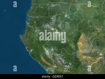 Satellitenansicht von Gabun und Äquatorial-Guinea (mit Ländergrenzen). Dieses Bild wurde aus Daten von Landsat-Satelliten erworben erstellt. Stockfoto