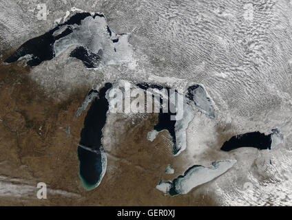 Satellitenbild der Region der großen Seen mit Eis und Schnee bedeckt. Dieses Bild wurde am 17. März 2015 per Satellit Landsat 8 aufgenommen. Stockfoto