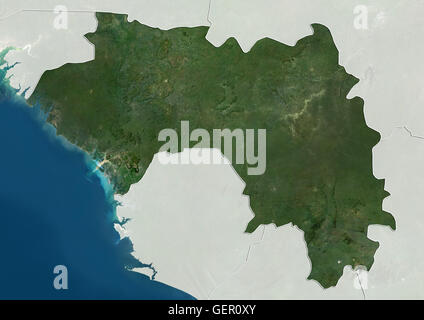 Satellitenansicht von Guinea (mit Ländergrenzen und Maske). Dieses Bild wurde aus Daten von Landsat-Satelliten erworben erstellt. Stockfoto