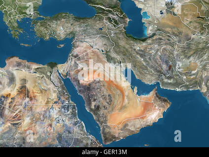 Satelliten-Ansicht des Nahen Ostens (mit Ländergrenzen). Dieses Bild wurde aus Daten, die im Jahr 2014 per Satellit Landsat 8 zusammengestellt. Stockfoto