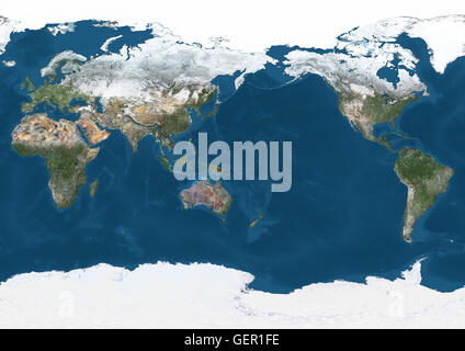 Sat-Weltkarte (Pacific zentriert) im Winter, mit teilweise Schneedecke und arktische Eiskappe. Dieses Bild wurde aus Daten von Satelliten Landsat 7 & 8 zusammengestellt. Stockfoto