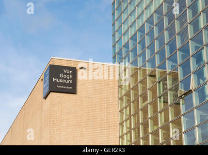 AMSTERDAM, Niederlande - 26. Dezember 2015: Außenansicht des Vincent Van Gogh Museums. Es hat die größte Sammlung von Van Gogh Stockfoto