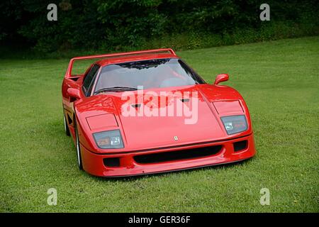 Vordere Schuss von klassischen Sportwagen Ferrari F40 Stockfoto