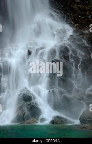 Froda-Wasserfall, Valle Verzasca Bei Sonogno, Froda, Tessin, Schweiz Stockfoto