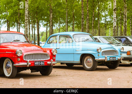 KOTKA, Finnland - 14. Juni 2014: Skoda Felicia Coupe Autos geparkt am Ufer des finnischen Golf. Festival und Ausstellung der Retro-club Stockfoto