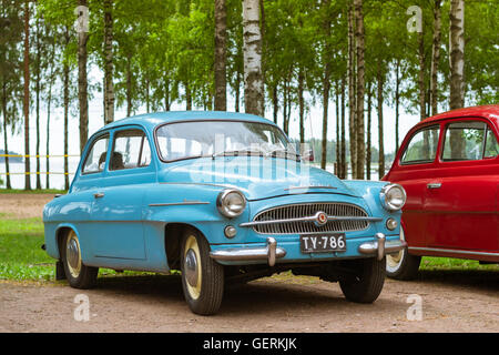 KOTKA, Finnland - 14. Juni 2014: Skoda Felicia Coupe Autos geparkt am Ufer des finnischen Golf. Festival und Ausstellung der Retro-club Stockfoto