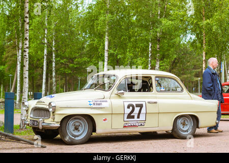 KOTKA, Finnland - 14. Juni 2014: Skoda Felicia Coupé Sport-Auto geparkt am Ufer des finnischen Golf. Festival und Ausstellung von retro Stockfoto