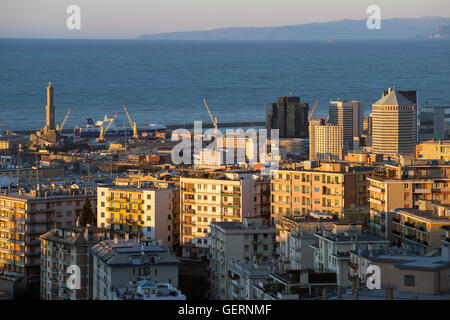 Genua, Italien, Blick über die Stadt an der ligurischen Küste Stockfoto