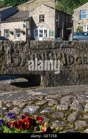 Die schöne Maismühle Tea Room und Cafe in Bainbridge Village Yorkshire Dales National Park England Vereinigtes Königreich Großbritannien Stockfoto