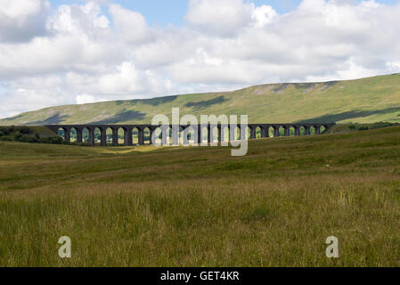 Dem berühmten Ribblehead-Viadukt auf der Settle Carlisle Railway North Yorkshire England Vereinigtes Königreich UK Stockfoto