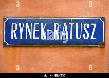 Straßenschild der Rynek Ratusz am Marktplatz in der Altstadt von Breslau - Polen. Stockfoto