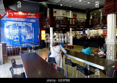 Dieser Burger King in Barcelona war neu, frisch und sauber. Stockfoto
