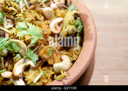 Indisches Rindfleisch Biryani im Tontopf Stockfoto