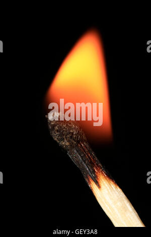 Brennendes Streichholz Stockfoto