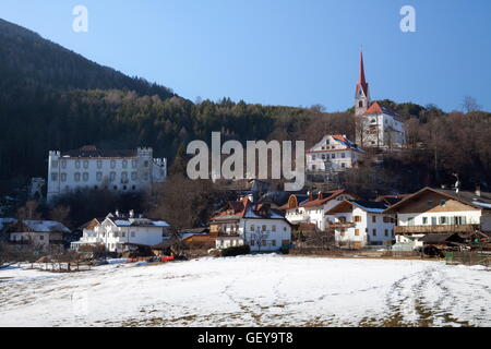 Geographie / Reisen, Italien, Südtirol, Pustertal (Pustertal), Kiens, Ehrenburg Schloss und Pfarrkirche, Stockfoto