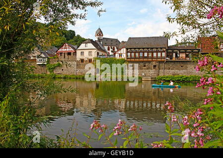 Geographie / Reisen, Deutschland, Rheinland-Pfalz, Dausenau, Lahn, "Altes Wirtshaus ein der Lahn", Kanu, evangelische Kirche St. Castor Stockfoto