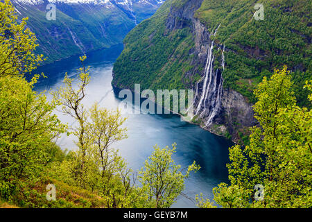 Sieben Schwestern Wasserfall in Geiranger Fjord, Norwegen, Ansicht vom Hof Wanderung Skagefla Stockfoto