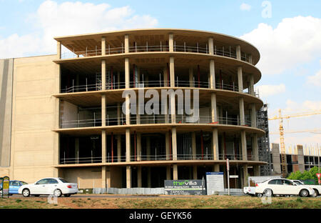 Die Villa Mall; Unvollständig wegen Konkurs, Moreleta Park, Pretoria Stockfoto