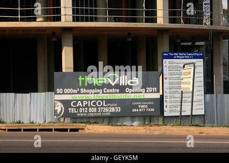 Die Villa Mall; Unvollständig wegen Konkurs, Moreleta Park, Pretoria Stockfoto