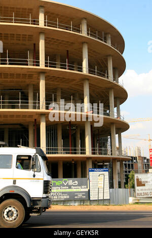 Die Villa Mall; Unvollständig wegen Konkurs, Moreleta Park, Pretoria Stockfoto