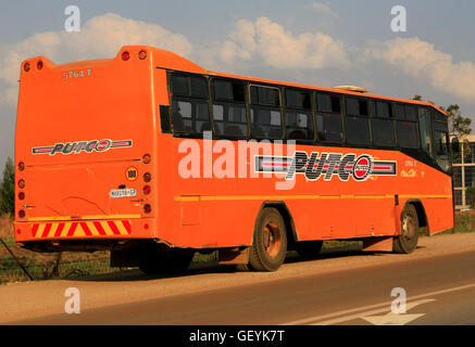 Öffentlicher Bus in der Nähe der Villa Mall, Moreleta Park, Pretoria Stockfoto