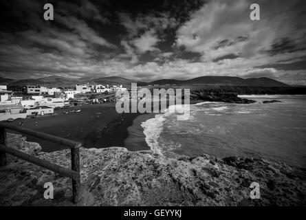 Sonnenuntergang in Ajuy - beliebte Fischerdorf an der Westküste von Fuerteventura, Parque Rural de Betancuria auf Fuerteventura, Kanarische Isla Stockfoto