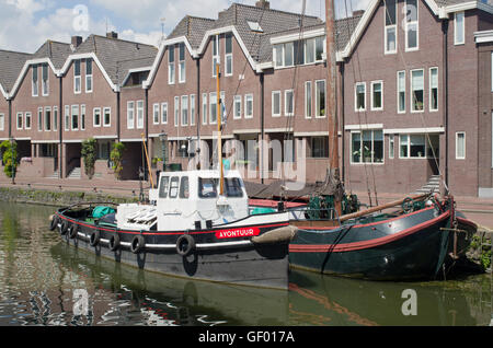 Klassische historische Arbeit Schlepper im Hafen von Hoorn Stockfoto