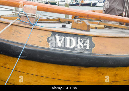 Nahaufnahme Detail von einem traditionellen niederländischen Fischerboot Marken Holland. Stockfoto