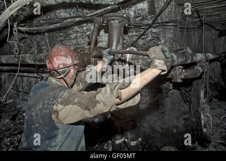 Bergmann in einem Bergwerk Stockfoto