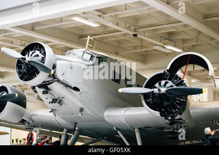 München, Deutschland - 5. Mai 2015: zweiten Weltkrieg deutsche Transportflugzeuge im Deutschen Museum in München. Stockfoto