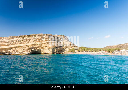 Matala Strand auf Kreta, Griechenland. Es gibt viele Höhlen in der Nähe des Strandes. Stockfoto