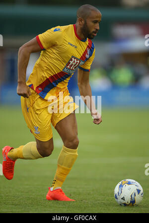 Andros Townsend von Crystal Palace in Aktion während des Freundschaftsspiel vor der Saison im Cherry Red Records Stadium, London. DRÜCKEN SIE VERBANDSFOTO. Bilddatum: Mittwoch, 27. Juli 2016. Siehe PA Geschichte FUSSBALL Wimbledon. Bildnachweis sollte lauten: Steve Paston/PA Wire. EINSCHRÄNKUNGEN: Keine Verwendung mit nicht autorisierten Audio-, Video-, Daten-, Fixture-Listen, Club-/Liga-Logos oder „Live“-Diensten. Online-in-Match-Nutzung auf 75 Bilder beschränkt, keine Videoemulation. Keine Verwendung in Wetten, Spielen oder Veröffentlichungen für einzelne Vereine/Vereine/Vereine/Spieler. Stockfoto