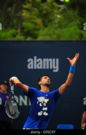 Novak Djokovic, der an den 2016 Toronto öffnen Stockfoto