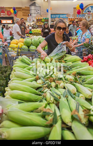 Las Vegas, Nevada - Sprossen Bauernmarkt. Das Unternehmen betreibt 230 Filialen in 13 Staaten, mit Schwerpunkt auf frische und gesunde Lebensmittel. Stockfoto