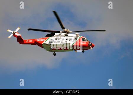 Der irischen Küstenwache Hubschrauber erklingt in Bray Air Display Irland 2016 Stockfoto