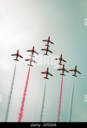 Die Kunstflugstaffel Red Arrows britische Luftwaffe führen bei den Bray Air Display Irland 2016 Stockfoto