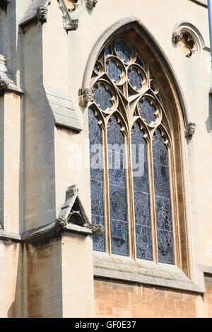 Buntglas-Fenster der Muttergottes und der englischen Märtyrer-Kirche in Cambridge, England. Stockfoto