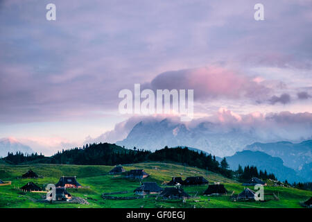 Hirten-Hütten auf Velika planina Stockfoto