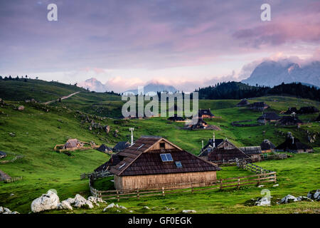 Hirten-Hütten auf Velika planina Stockfoto