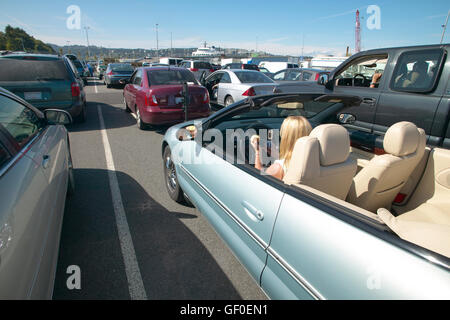 Wartebereich für Autos in einem Hafen. Vancouver. Kanada. Horizontale Stockfoto