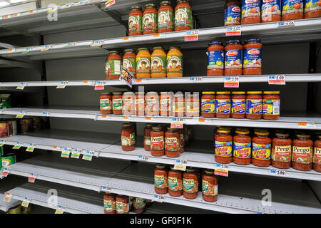 Leere Supermarkt Regale Stockfoto